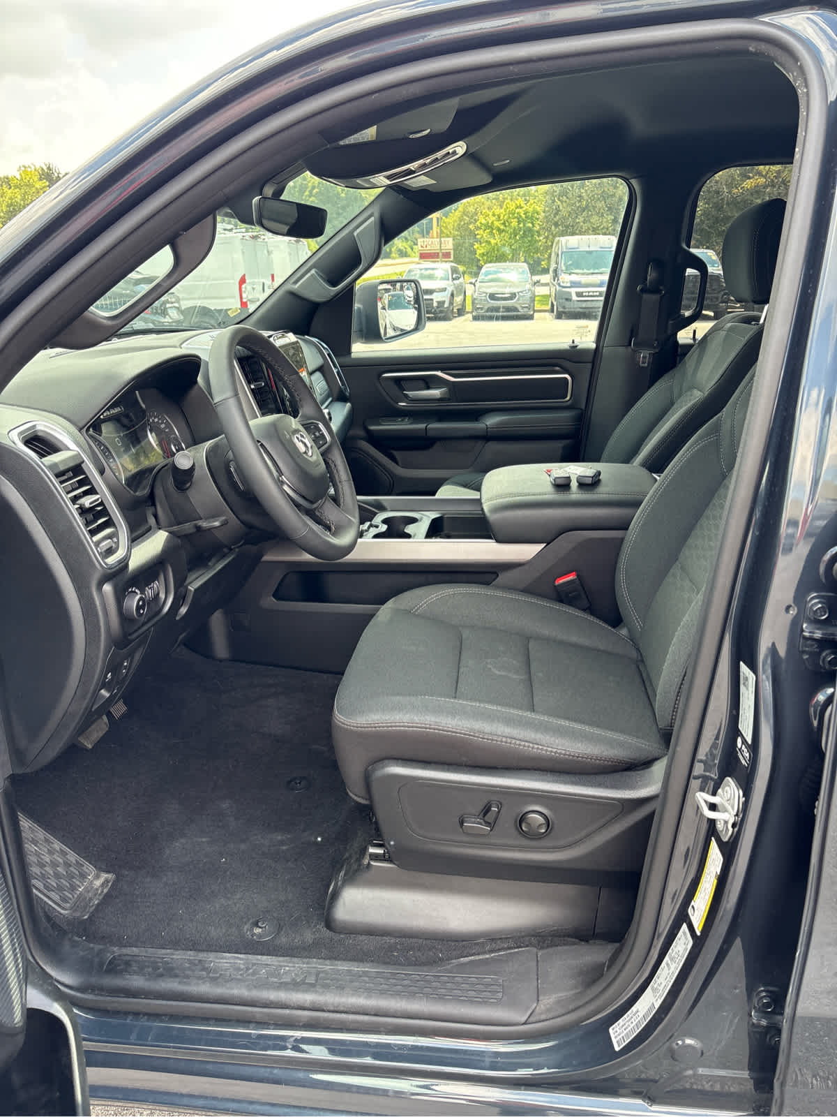 2025 RAM 1500 Big Horn Crew Cab 4x4 5'7' Box
