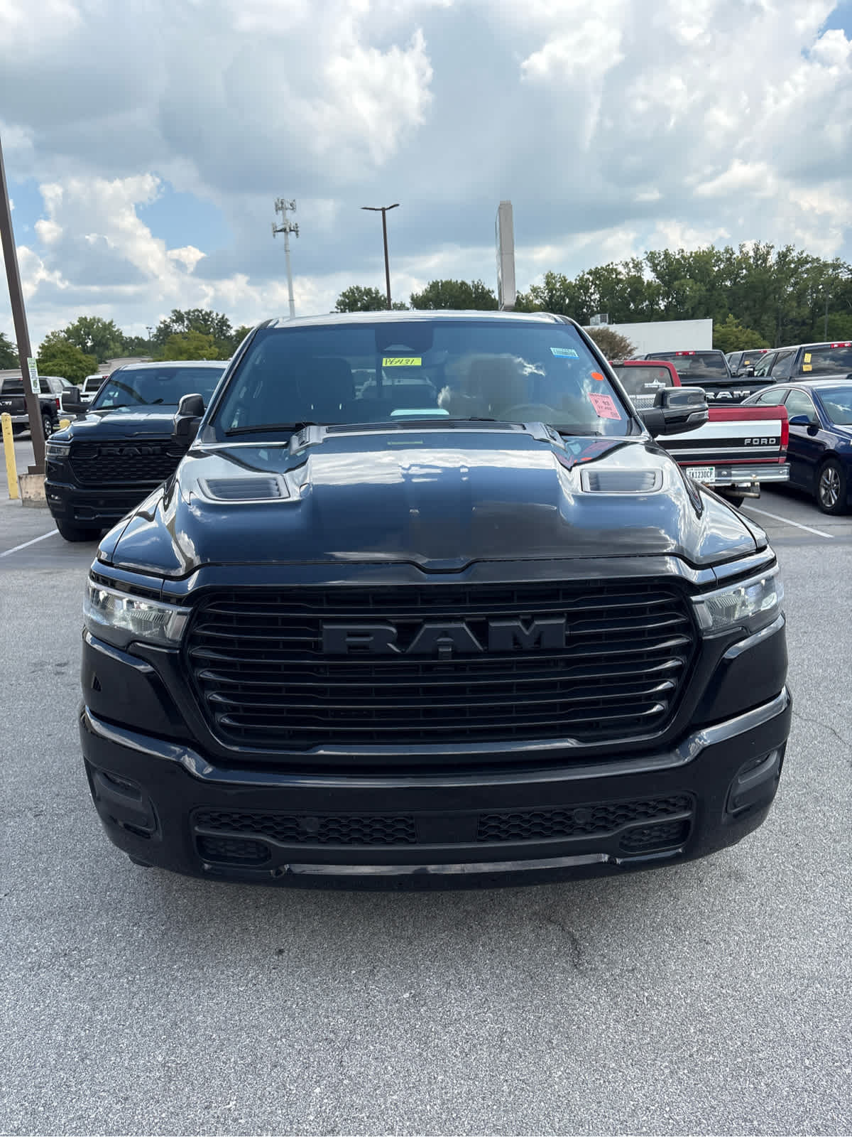 2025 RAM 1500 Laramie Crew Cab 4x4 5'7' Box