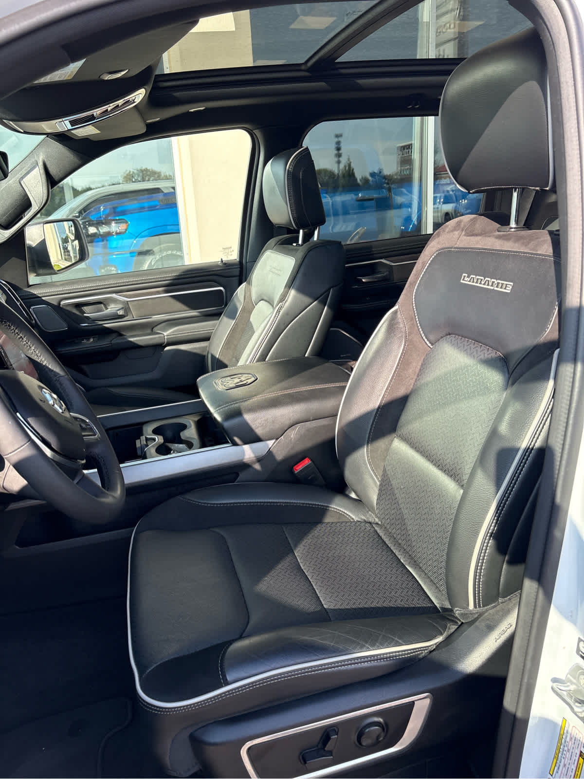 2025 RAM 1500 Laramie Crew Cab 4x4 5'7' Box