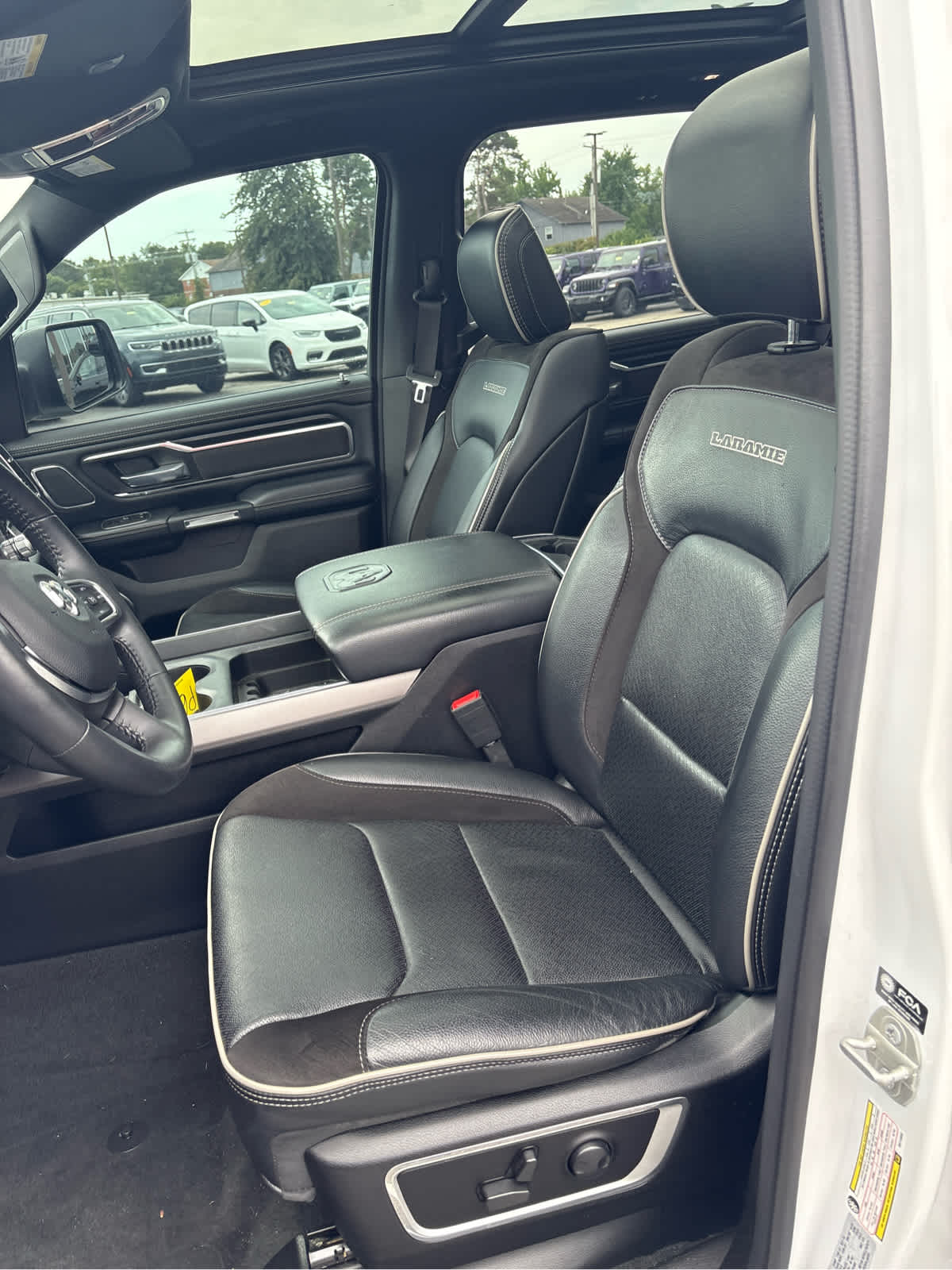 2024 RAM 1500 Laramie Crew Cab 4x4 5'7' Box