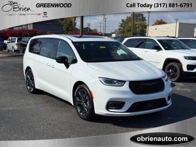 2026 Chrysler Pacifica Select