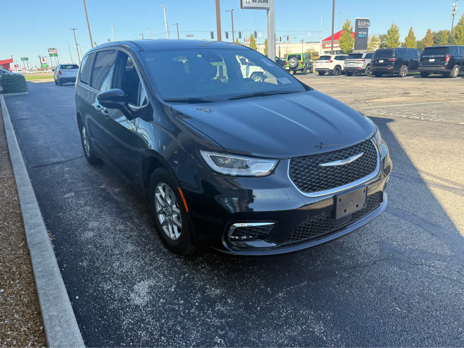 2026 Chrysler Pacifica Select