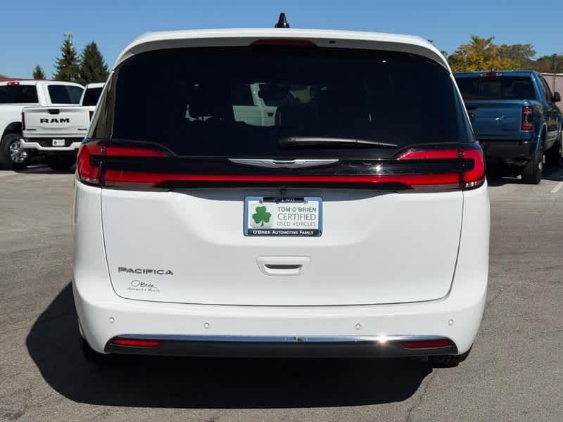 2026 Chrysler Pacifica Select