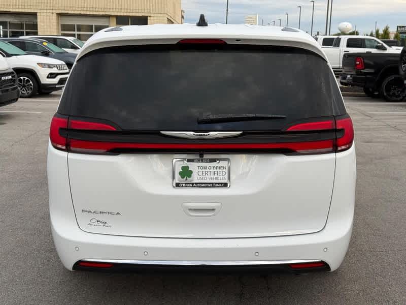 2026 Chrysler Pacifica Select