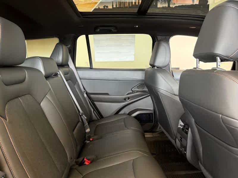 2026 Jeep Cherokee Overland