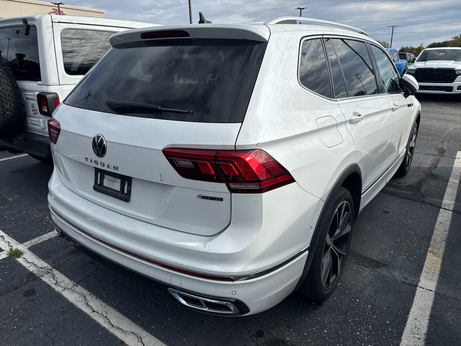 2022 Volkswagen Tiguan 2.0T SEL R-Line