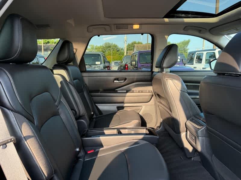 2022 Nissan Pathfinder SL