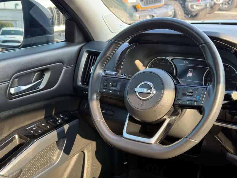 2022 Nissan Pathfinder SL