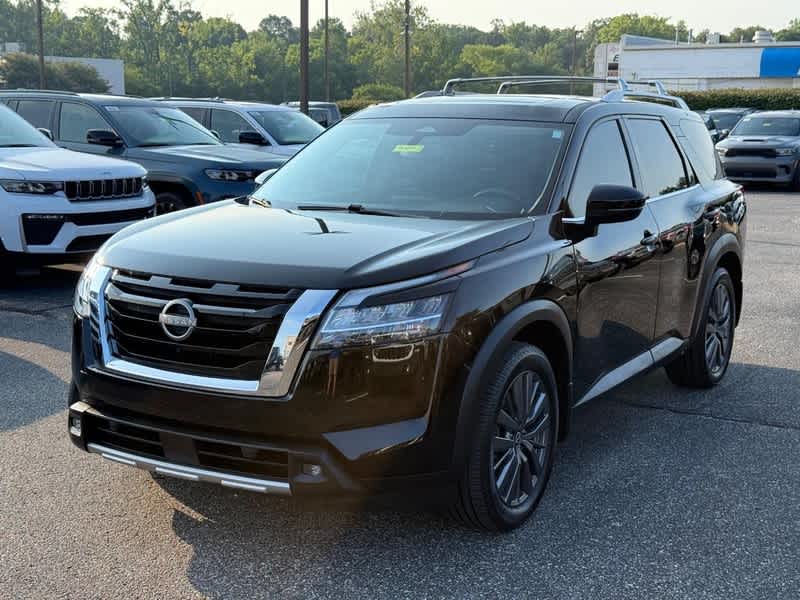 2022 Nissan Pathfinder SL