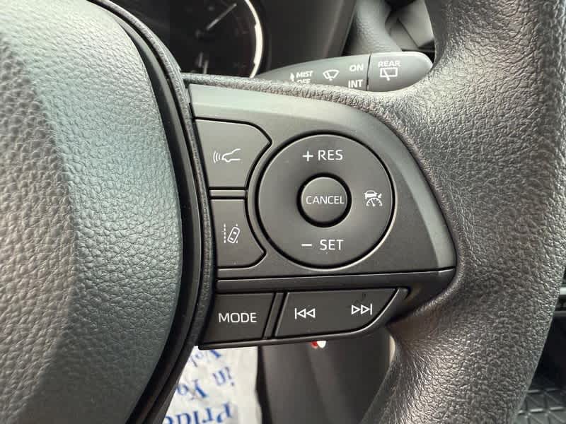 2025 Toyota RAV4 LE FWD