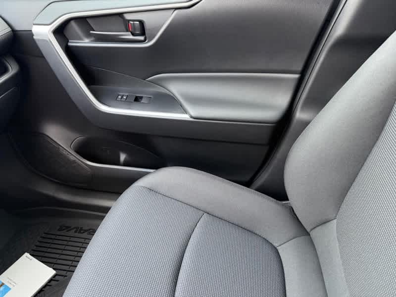 2025 Toyota RAV4 LE FWD