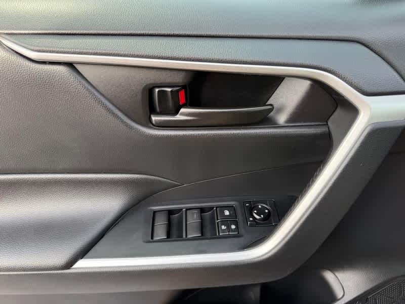 2021 Toyota RAV4 LE FWD