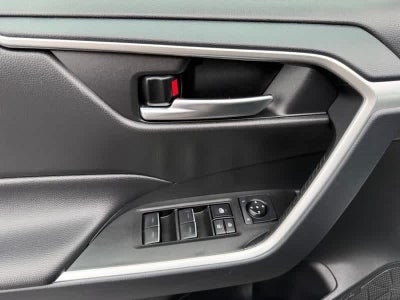 2025 Toyota RAV4 XLE FWD