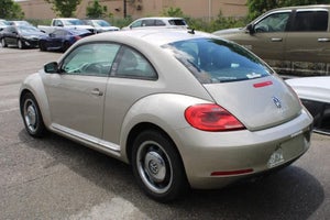 2013 Volkswagen Beetle 2dr Man 2.5L w/Sun