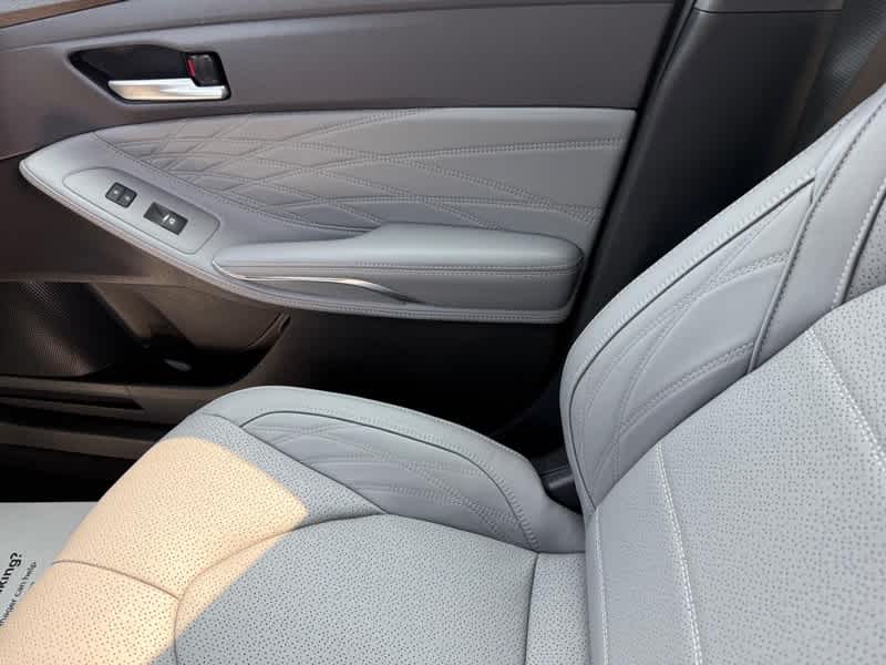 2019 Toyota Avalon Hybrid Limited