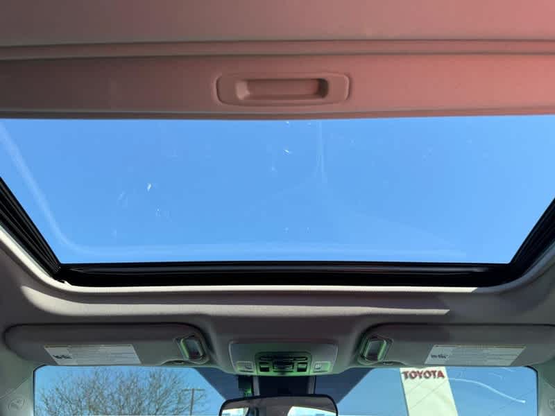 2023 Toyota Camry SE Auto