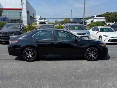 2022 Toyota Camry SE Auto