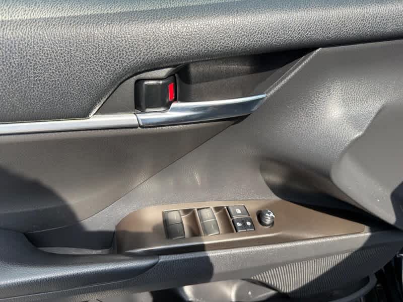 2022 Toyota Camry SE Auto