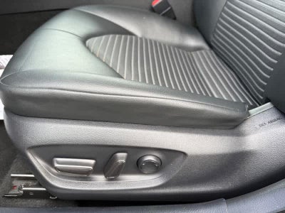 2024 Toyota Camry SE Auto