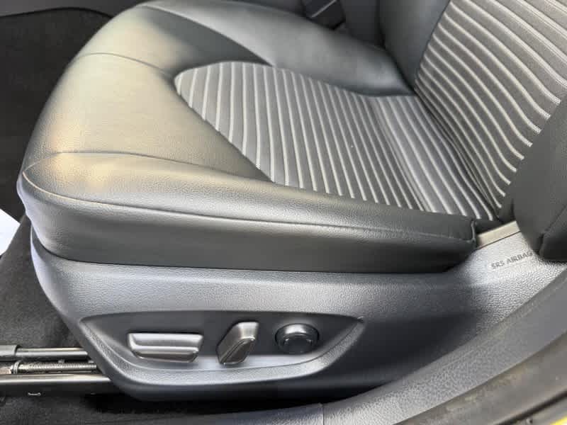 2024 Toyota Camry SE Auto