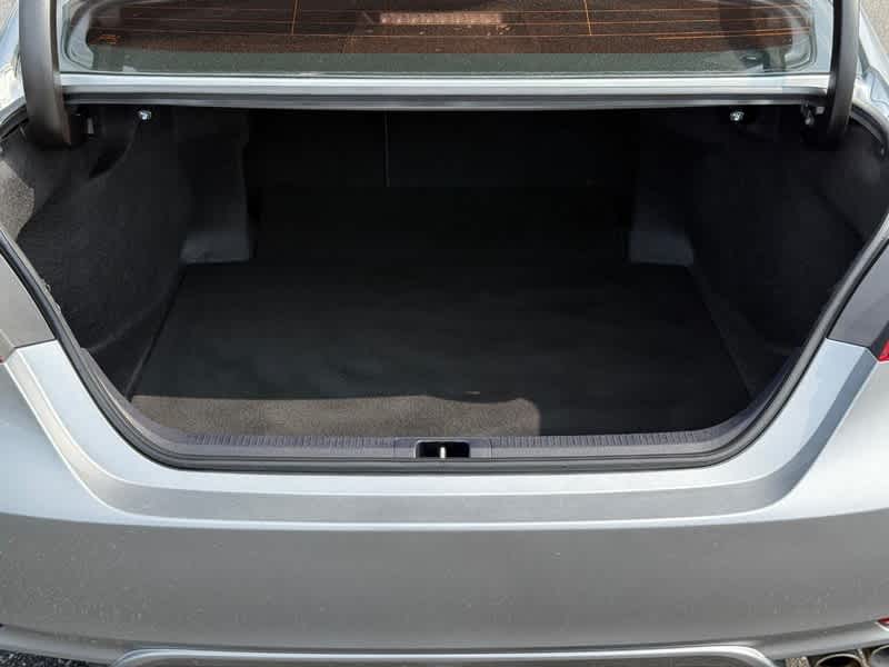 2024 Toyota Camry SE Auto