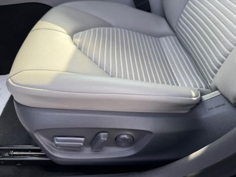 2020 Toyota Camry SE Auto