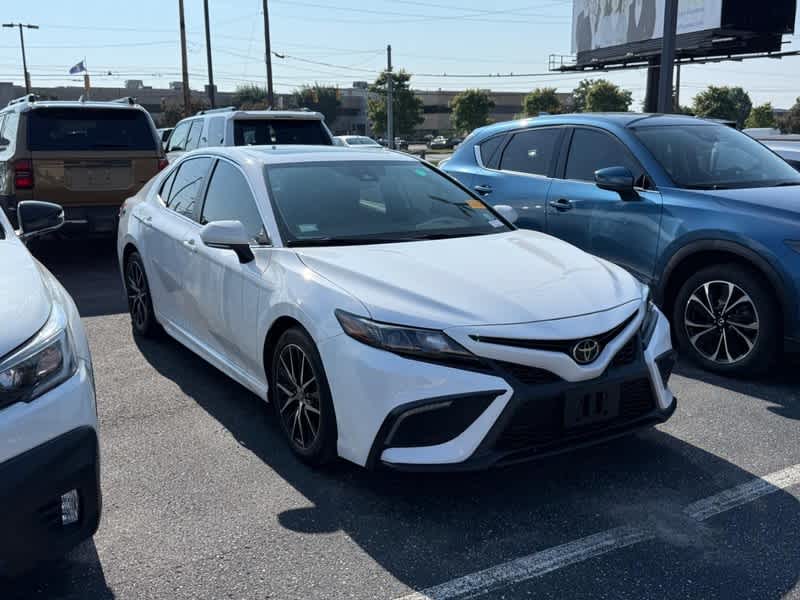 2022 Toyota Camry SE Auto