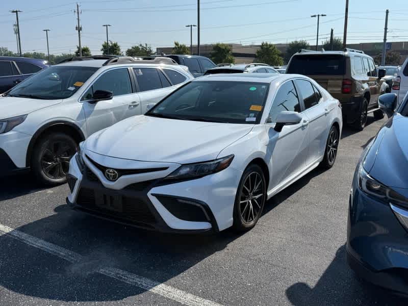 2022 Toyota Camry SE Auto