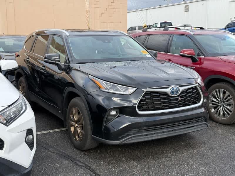 2023 Toyota Highlander Hybrid Bronze Edition AWD