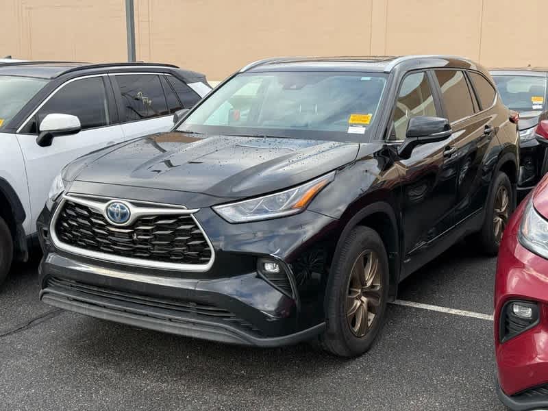 2023 Toyota Highlander Hybrid Bronze Edition AWD