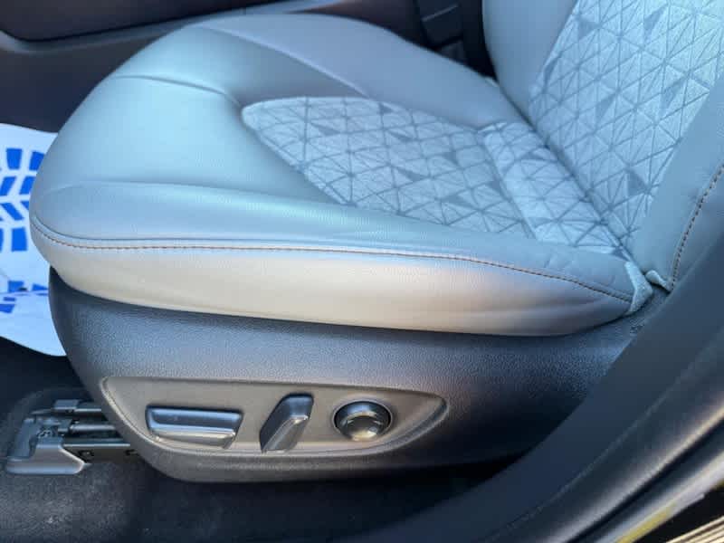 2023 Toyota Highlander Hybrid Bronze Edition AWD