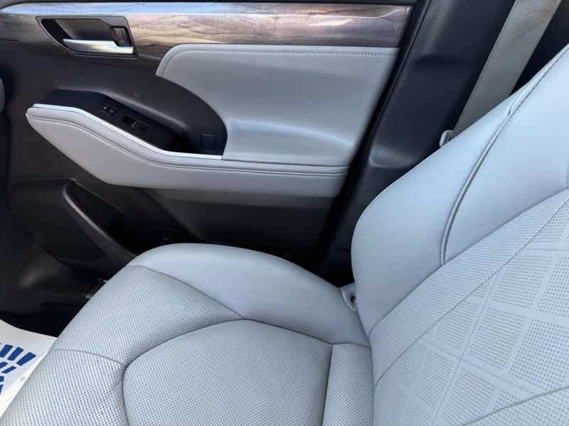 2021 Toyota Highlander Hybrid Platinum AWD