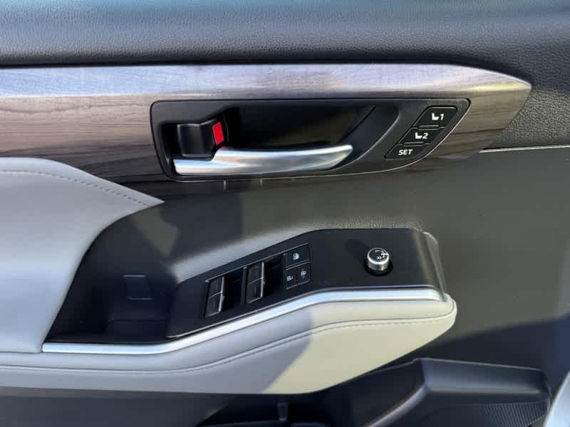 2021 Toyota Highlander Hybrid Platinum AWD