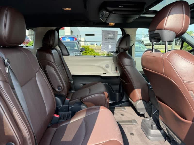 2023 Toyota Sienna Platinum FWD 7-Passenger