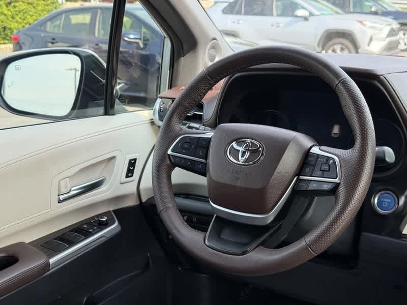 2023 Toyota Sienna Platinum FWD 7-Passenger