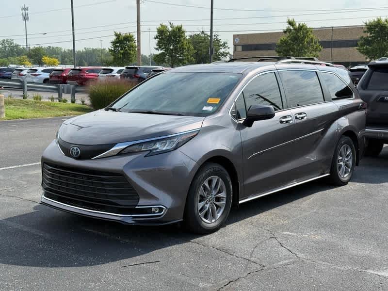2022 Toyota Sienna XLE FWD 7-Passenger