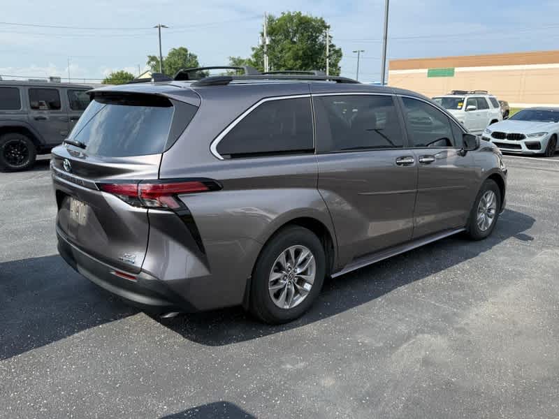 2022 Toyota Sienna XLE FWD 7-Passenger