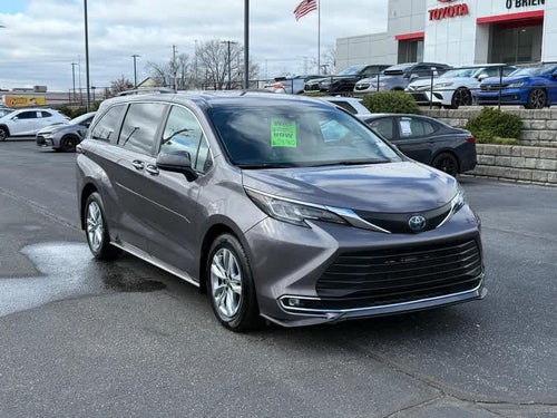 2022 Toyota Sienna XLE FWD 7-Passenger