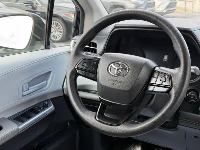 2025 Toyota Sienna LE FWD 8-Passenger
