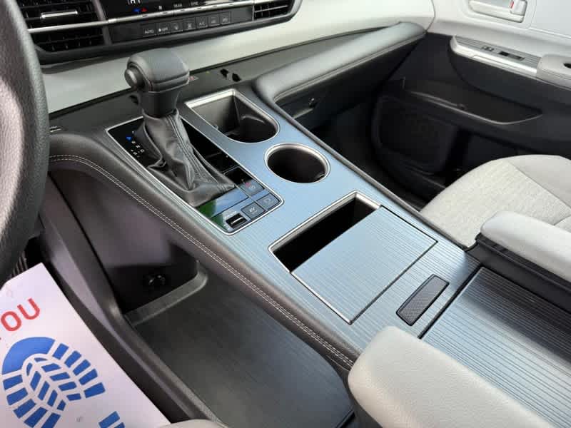 2025 Toyota Sienna LE FWD 8-Passenger