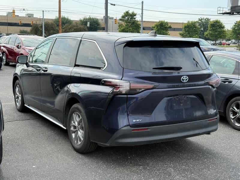 2025 Toyota Sienna LE FWD 8-Passenger