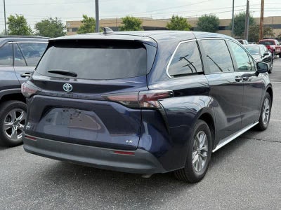 2025 Toyota Sienna LE FWD 8-Passenger