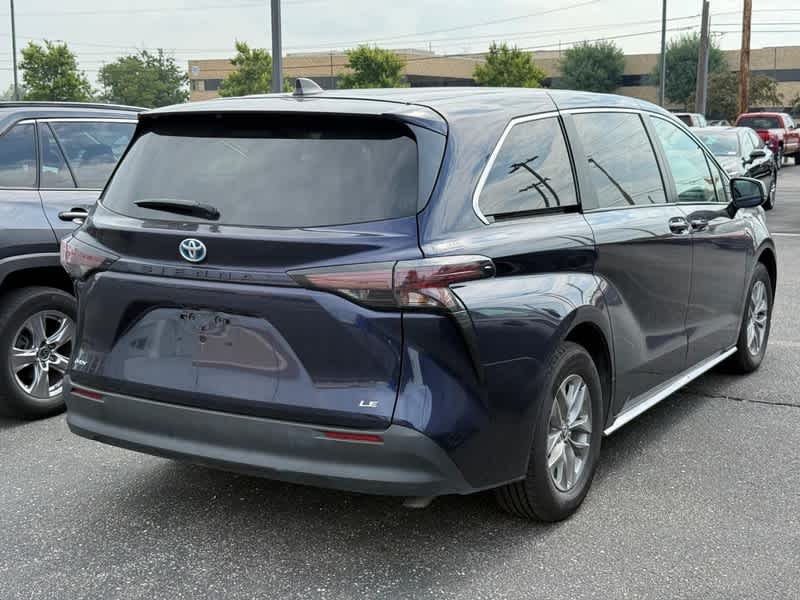 2025 Toyota Sienna LE FWD 8-Passenger