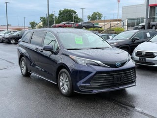 2025 Toyota Sienna LE FWD 8-Passenger