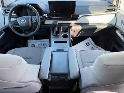 2025 Toyota Sienna LE FWD 8-Passenger