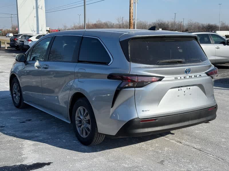2025 Toyota Sienna LE FWD 8-Passenger