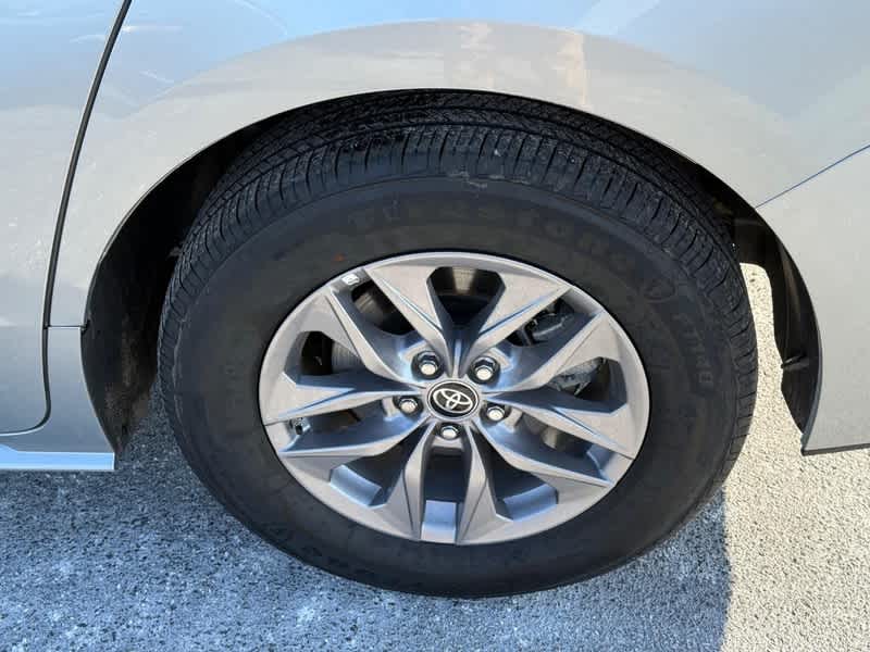 2025 Toyota Sienna LE FWD 8-Passenger