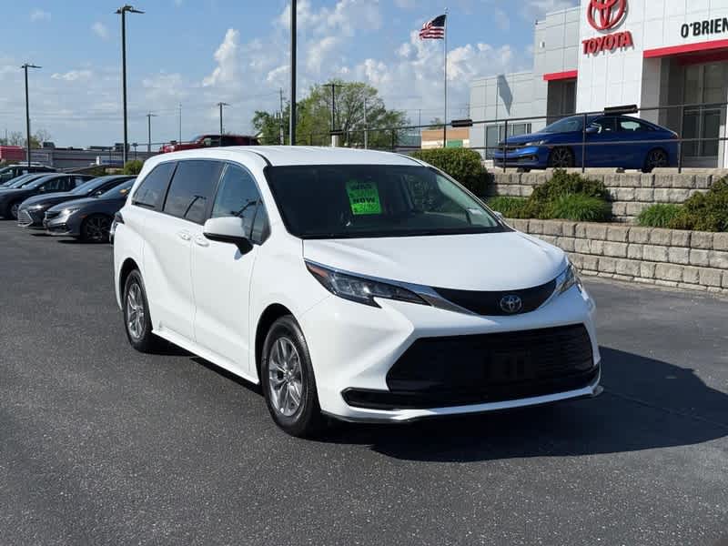 2023 Toyota Sienna LE FWD 8-Passenger