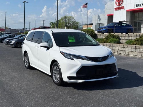 2023 Toyota Sienna LE FWD 8-Passenger