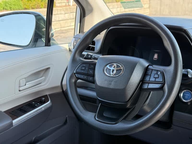2023 Toyota Sienna LE FWD 8-Passenger